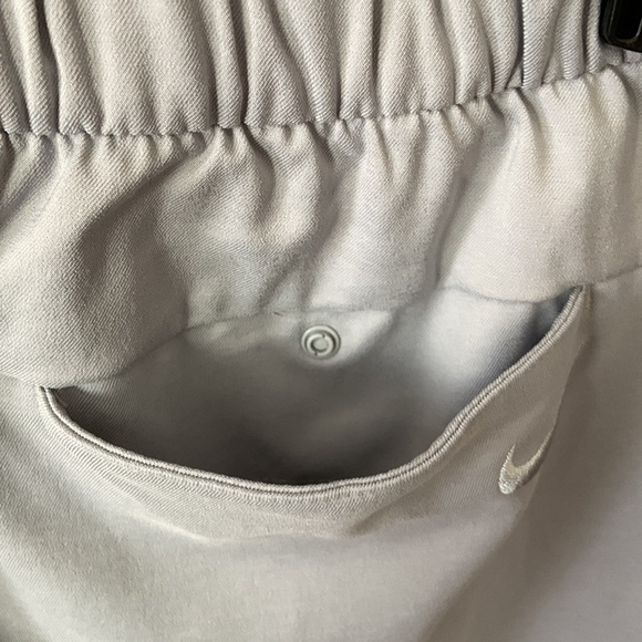 Nike Dri fit Gray Pleated Golf Athletic Midi Shorts - Picture 7 of 9